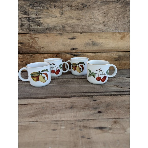 Vintage 1961 Royal Worcester Evesham Set of 4 Flat Cups / Fine Porcelain - Picture 1 of 10